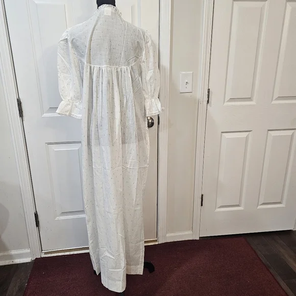 Beth Michaels size medium robe light weight - Picture 9 of 11